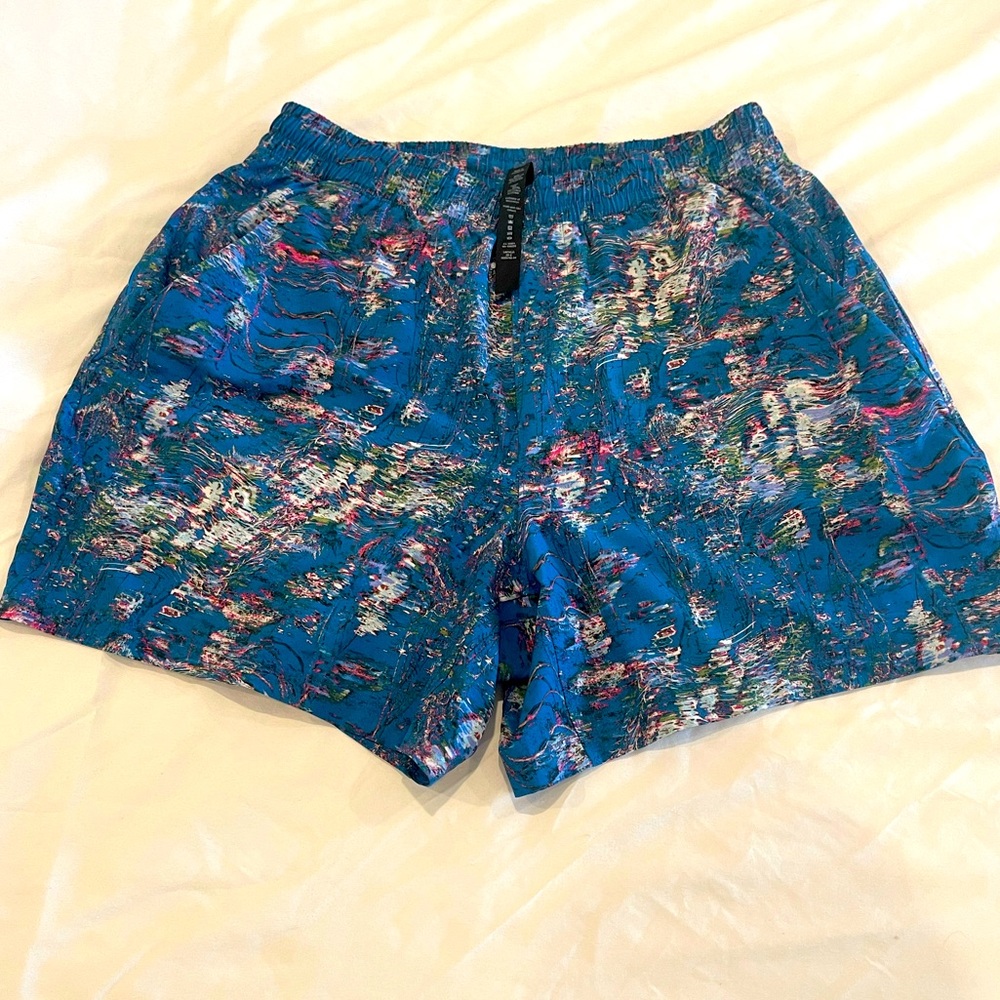 Lululemon Pace Breaker linerless short 5”- size M